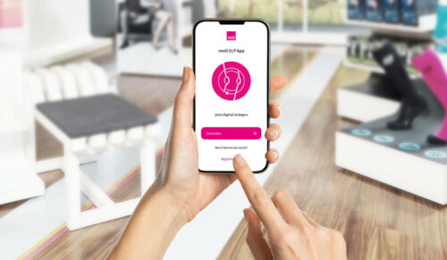 Kann auch unterwegs bedient werden: Die Medi SLP App (Foto: Medi)