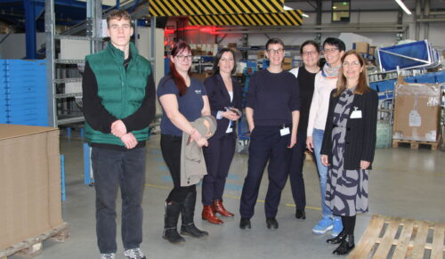 Werksbesichtigung im Februar: Bauerfeind-Mitarbeiterinnen und -Mitarbeiter gaben dem LeNaTex-Projektteam Einblicke in die Ausbildungspraxis. (Foto: Bauerfeind)