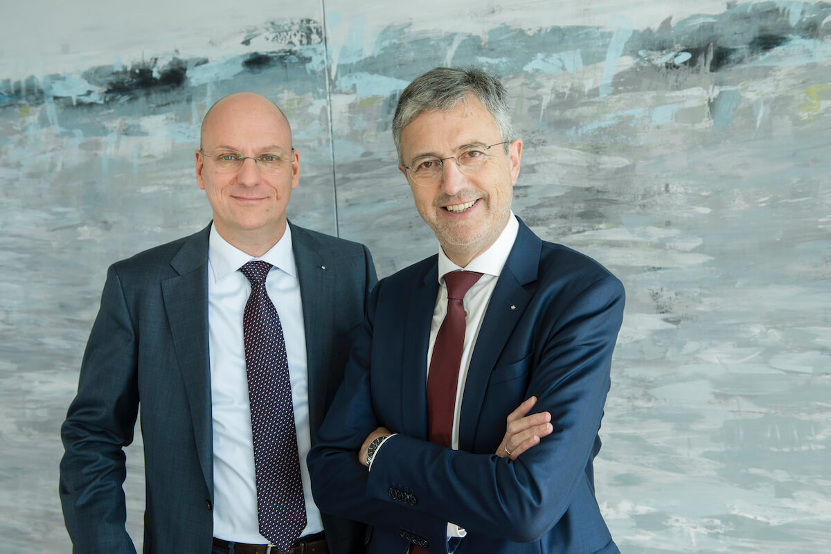 Der AOK Vorstand mit Stellvertreter Jens Martin Hoyer (l.) und Vorstandsvorsitzendem Martin Litsch (Foto: AOK-Mediendienst)