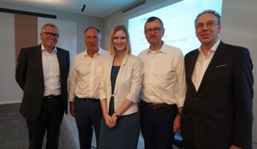 Die Experten des BVMed-Digital-Talks 2019 (v.l.): Dr. Manfred W. Elff, Mitglied der Geschäftsführung Biotronik, Prof. Dr. Jörg Debatin, Natalie Gladkov, Prof. Dr. Dr. Christian Dierks und Dr. Marc-Pierre Möll (Foto: BVMed)