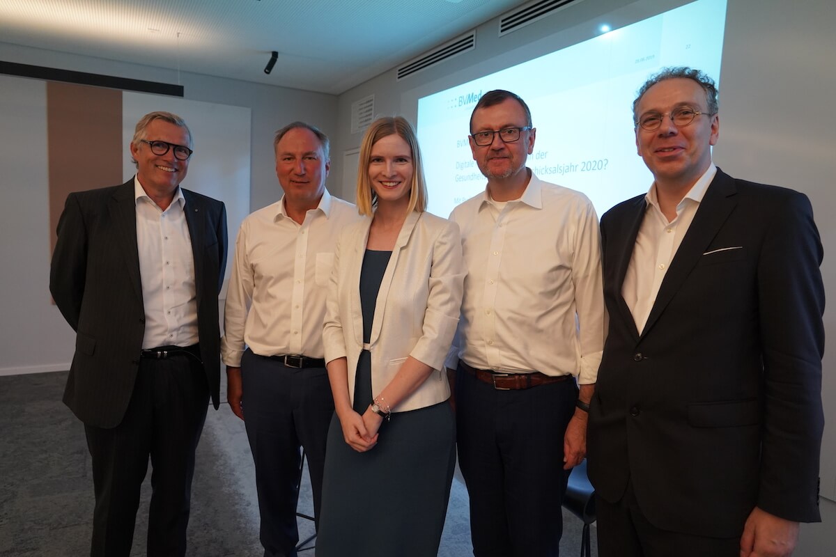 Die Experten des BVMed-Digital-Talks 2019 (v.l.): Dr. Manfred W. Elff, Mitglied der Geschäftsführung Biotronik, Prof. Dr. Jörg Debatin, Natalie Gladkov, Prof. Dr. Dr. Christian Dierks und Dr. Marc-Pierre Möll (Foto: BVMed)