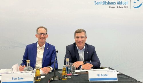 Der Vorstand der Sanitätshaus Aktuell AG, Ben Bake (l.) und Ulf Doster, bei der Hauptversammlung 2023. (Foto: Kerstin Niesen)
