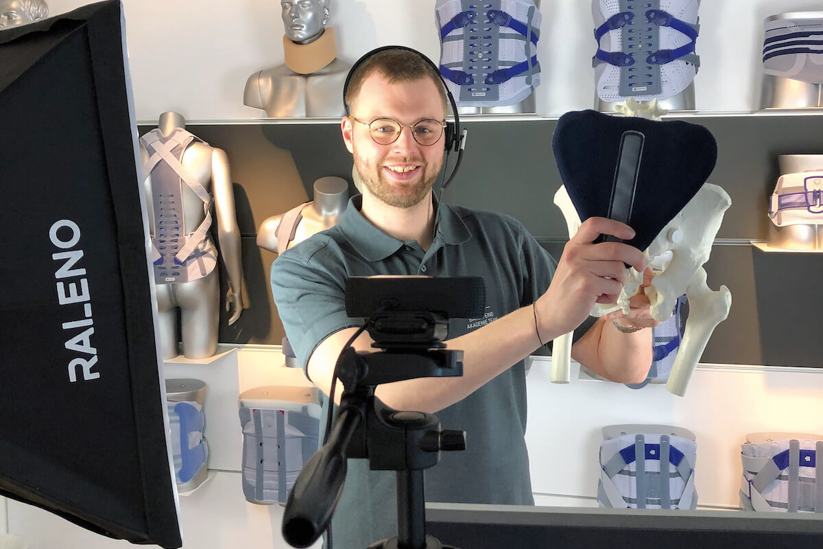 „Mein Rat: Beziehen Sie Patienten in die Versorgung intensiv ein, erklären Sie und fragen Sie nach.“ Orthopädietechniker-Meister Mattis Hohmann bietet aktuell viele Online-Schulungen an. (Foto: Bauerfeind)