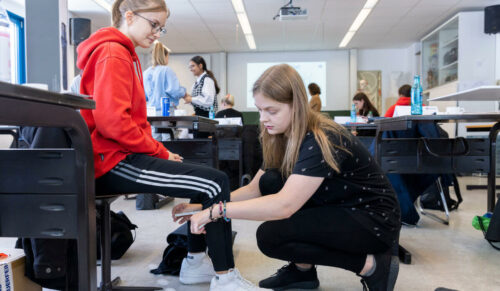 Das Azubi-Camp von Bufa und Bauerfeind vermittelt den künftigen Sanitätshausmitarbeiterinnen und -mitarbeitern praxisbezogenes Wissen. (Foto: Bauerfeind)