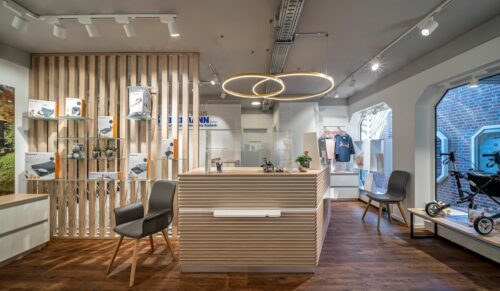 Blickfang in Vreden: das Sanitätshaus Beermann (Foto: OBV Storedesign)