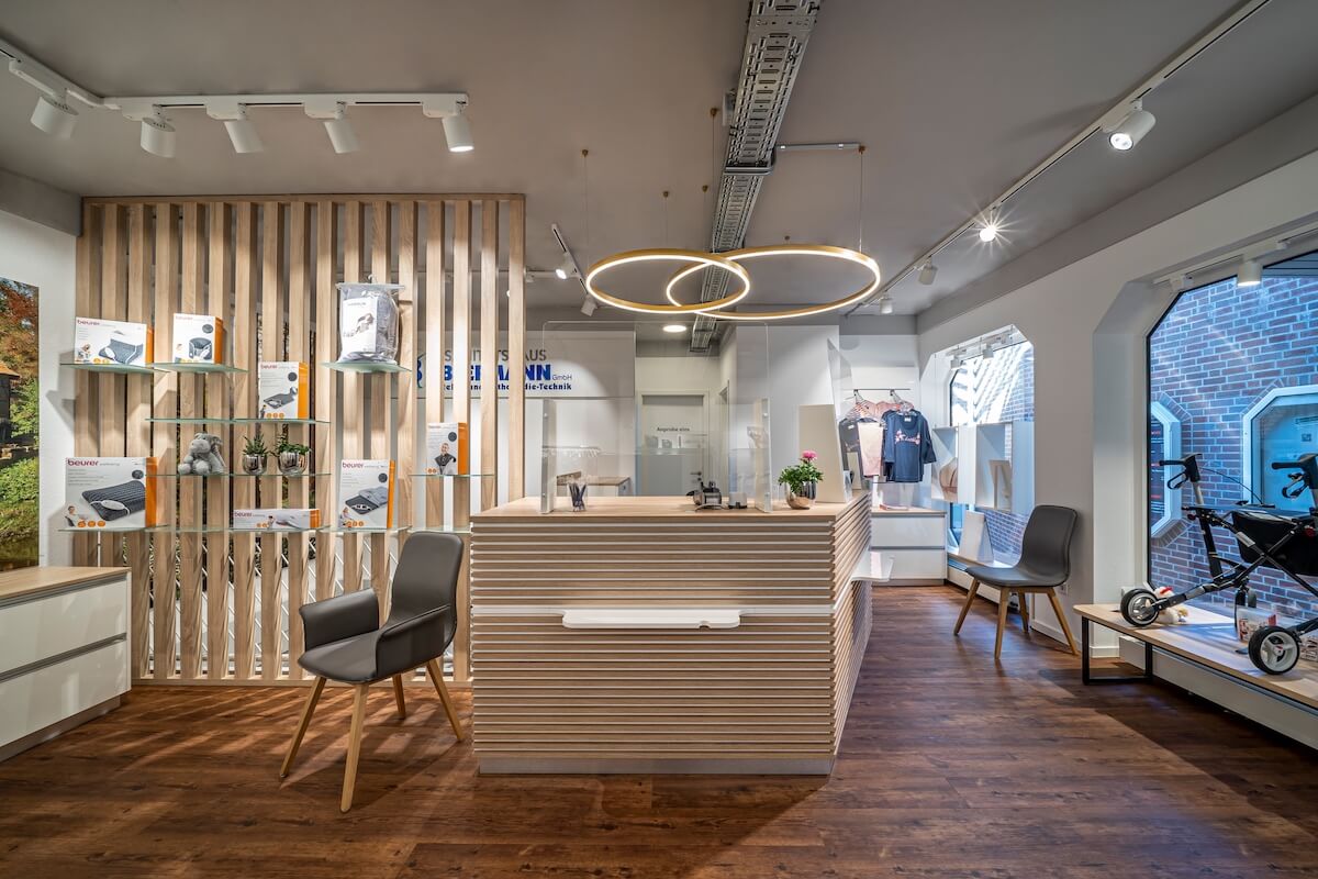 Blickfang in Vreden: das Sanitätshaus Beermann (Foto: OBV Storedesign)