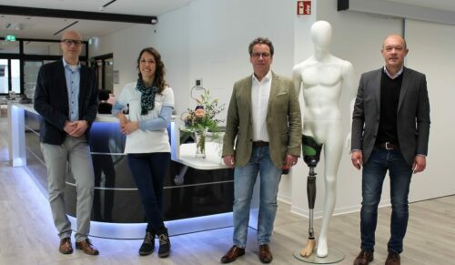 Prof. Dr. Malte Bellmann (Director Research Biomechanics - Biomechanische Forschung, l.), Marleen Zander (Patient Care Center Göttingen), Rolf Jarasch (Director PatientCare - Patient Care Center Göttingen) und Erik Andres (Head of Patient Care/ Bereichsleiter - Patient Care Center Duderstadt/Berlin) (Foto: Ottobock)
