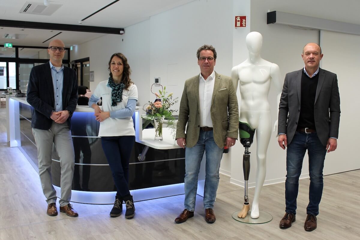 Prof. Dr. Malte Bellmann (Director Research Biomechanics - Biomechanische Forschung, l.), Marleen Zander (Patient Care Center Göttingen), Rolf Jarasch (Director PatientCare - Patient Care Center Göttingen) und Erik Andres (Head of Patient Care/ Bereichsleiter - Patient Care Center Duderstadt/Berlin) (Foto: Ottobock)