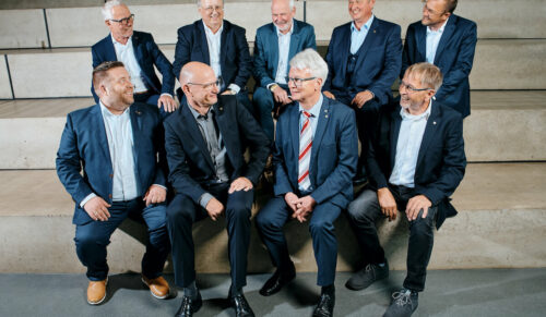 Der neu gewählte Vorstand des BIV-OT (vordere Reihe v.l.): Lars Grun, Alf Reuter, Thomas Münch, Andreas Rulitschka. Hintere Reihe v.l.: Matthias Bauche, Michael Schäfer, Joachim Glotz, Albin Mayer, Lars Jäger. Nicht auf dem Foto: Petra Menkel, die von der Delegiertenversammlung neu in den Vorstand gewählt wurde. (Foto: BIV-OT/Chris Rausch)