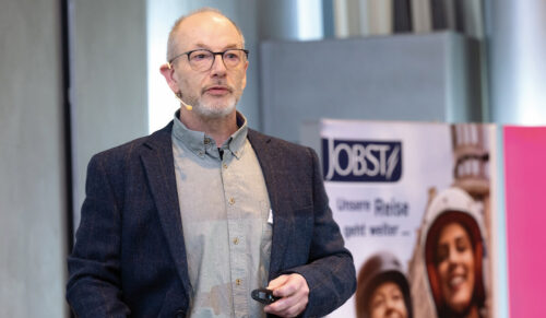 Dr. Hans-Walter Fiedler erläuterte beim 17. Jobst Symposium in Wiesbaden Alltagsprobleme bei der praktischen Umsetzung des internationalen Konsensus zur Therapie des Lipödems. (Foto: Essity)