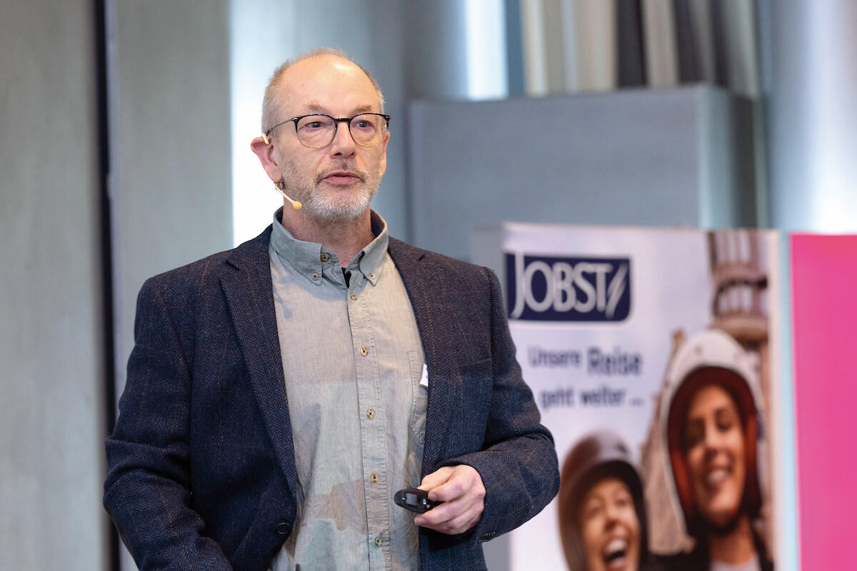 Dr. Hans-Walter Fiedler erläuterte beim 17. Jobst Symposium in Wiesbaden Alltagsprobleme bei der praktischen Umsetzung des internationalen Konsensus zur Therapie des Lipödems. (Foto: Essity)