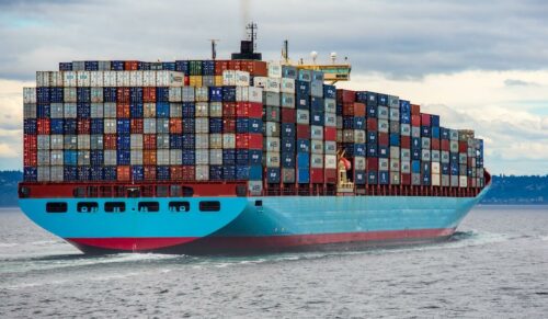 Äußerst umkämpft: die Containerplätze auf Frachtschiffen. (Foto: Ian Taylor auf Unsplash)