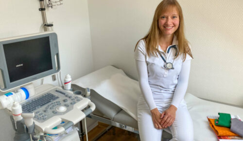 „Es ist eine Wunschvorstellung und selten tatsächlich möglich, dass man nach einer Liposuktion keine medizinische Kompression mehr benötigt – die Realität sieht anders aus“, sagt Lipödem-Patientin und Ärztin Dr. Nicole Gerlach. (Foto: Dr. Nicole Gerlach)