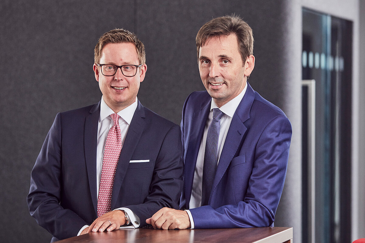 Mark Steinbach und Andreas Fischer (v.l.), Geschäftsführer der Opta Data Gruppe (Foto: Opta Data)