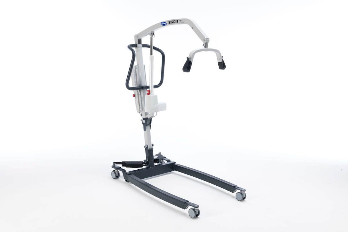 Schnitt beim BGW Test „Patientenlifter“ mit der Note „sehr gut“ ab: das Modell Birdie EVO von Invacare. (Foto: Invacare)