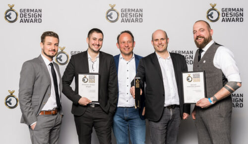 Die Gewinner auf einen Blick (v.l.): Michael Zeltner (R&D Engineer Küschall), Julien Codet (Industrial Designer Ampla), Frank Steinmeier (Vice President R&D EMEA), Jean-Louis Overney (R&D Engineer Ampla), Simon Brenner (Project Leader Küschall) (Quelle: German Design Council / Fotos: Manuel Debus)