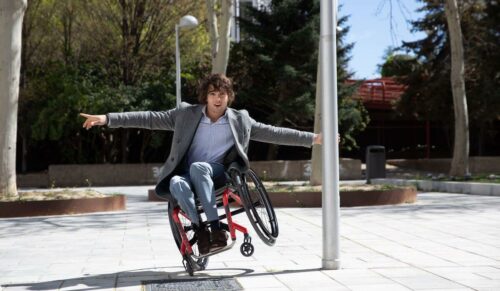 Küschall stellt ein Magazin für aktive Rollstuhlfahrer vor. (Foto: Küschall)
