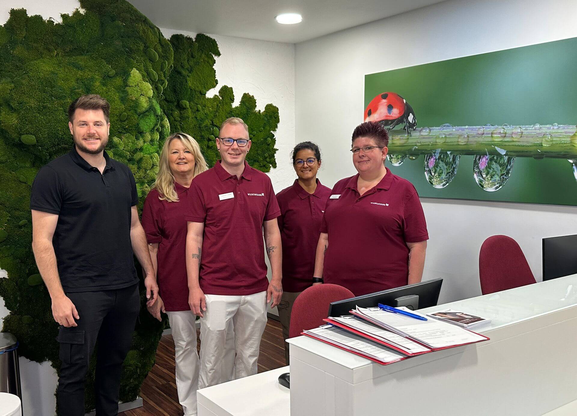 Wundstark-Geschäftsführer Matthias Lettermann (l.) mit seinem Team. (Foto: Wundstark)