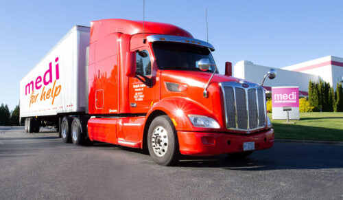Bei der Medi-Niederlassung in den USA wurde der Spendencontainer mit Hilfsmitteln gelagert und auf Hitzebeständigkeit geprüft. (Foto: www.medi.de)