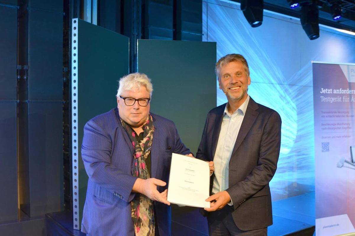 Hans Georg Näder (l.) und HAWK-Präsident Dr. Marc Hudy (Foto: HAWK)