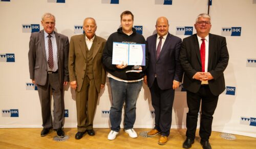 Philipp Steger wurde von der IHK Oberfranken ausgezeichnet. (Foto: Ofa Bamberg)