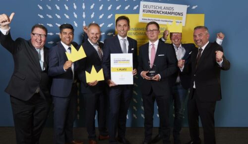 Sven Hebenbrock, Manuel Reuter, Thorsten Kanthofer, Andreas Fischer, Mark Steinbach, Marco Kutsch und Ralf Dziabel (v.l.) von der Opta Data Gruppe nahmen die Auszeichnung „Deutschlands Kundenchampions 2019” am 23. Mai 2019 in Mainz entgegen. (Foto: Opta Data)
