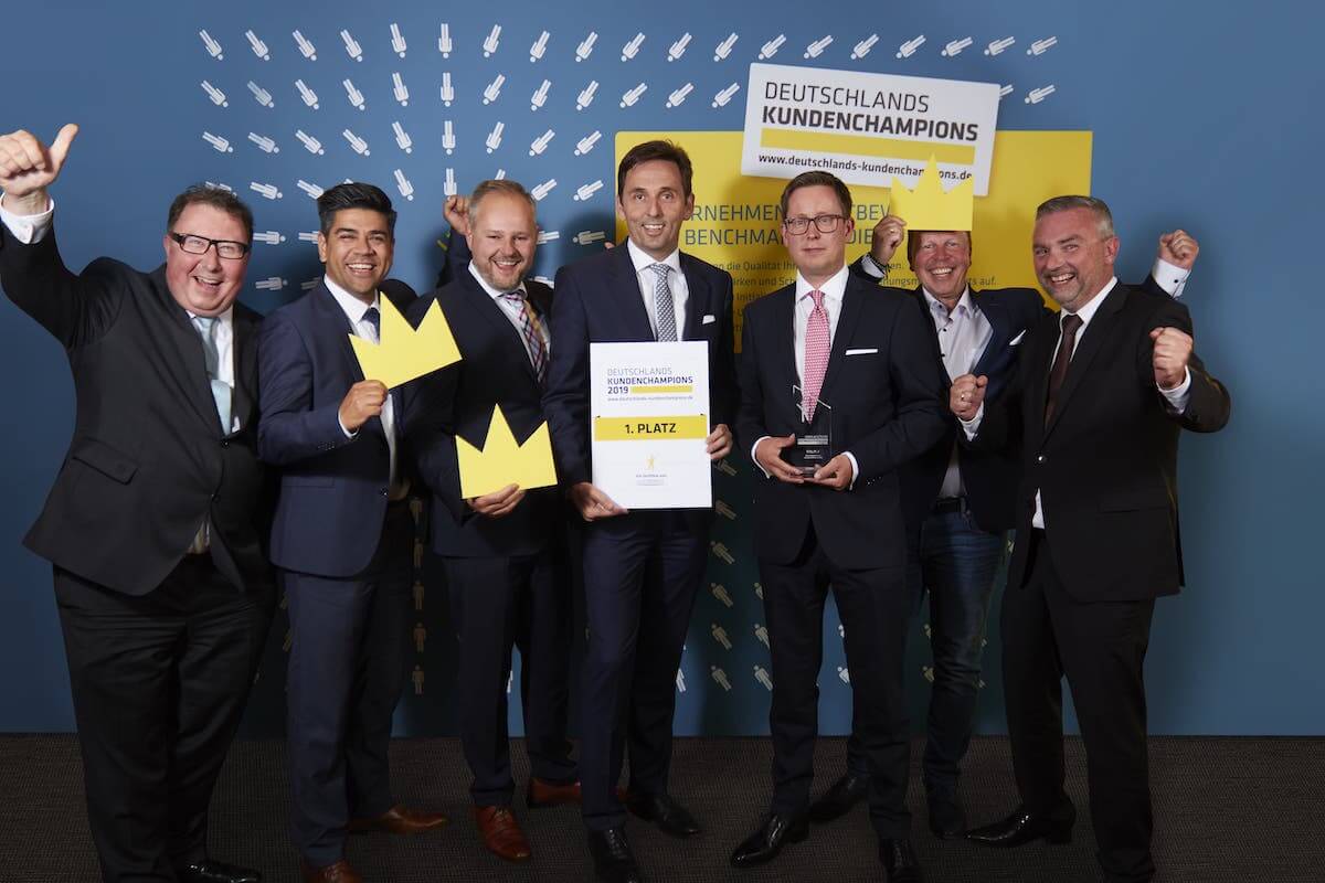Sven Hebenbrock, Manuel Reuter, Thorsten Kanthofer, Andreas Fischer, Mark Steinbach, Marco Kutsch und Ralf Dziabel (v.l.) von der Opta Data Gruppe nahmen die Auszeichnung „Deutschlands Kundenchampions 2019” am 23. Mai 2019 in Mainz entgegen. (Foto: Opta Data)