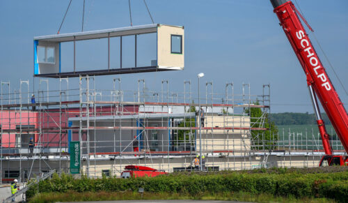 Die neue ambulante Reha-Einrichtung der Ortema in Markgröningen wird aus 26 Fertig-Modulen zusammengesetzt. (Foto: Ortema)