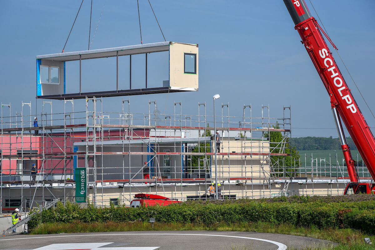 Die neue ambulante Reha-Einrichtung der Ortema in Markgröningen wird aus 26 Fertig-Modulen zusammengesetzt. (Foto: Ortema)