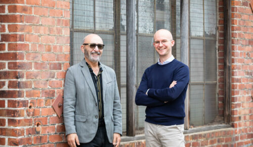 Der Gründer und bisherige CEO von SuitX, Prof. Dr. Homayoon Kazerooni (l.), bleibt dem Unternehmen als Chief Scientist erhalten. Dr. Samuel Reimer (r.) leitet das US-Geschäft von Ottobock Bionic Exoskeletons. (Foto: Ottobock)