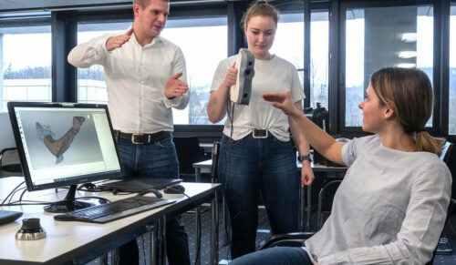 Angesichts der Herausforderung, sich von einem eher klassischen Handwerksberuf hin zu einer modernen Branche zu entwickeln, wird im Rahmen des Forschungsprojektes PROMOTE ein innovatives Lehrmodell für die Orthopädietechnik entwickelt. (Foto: PFH)