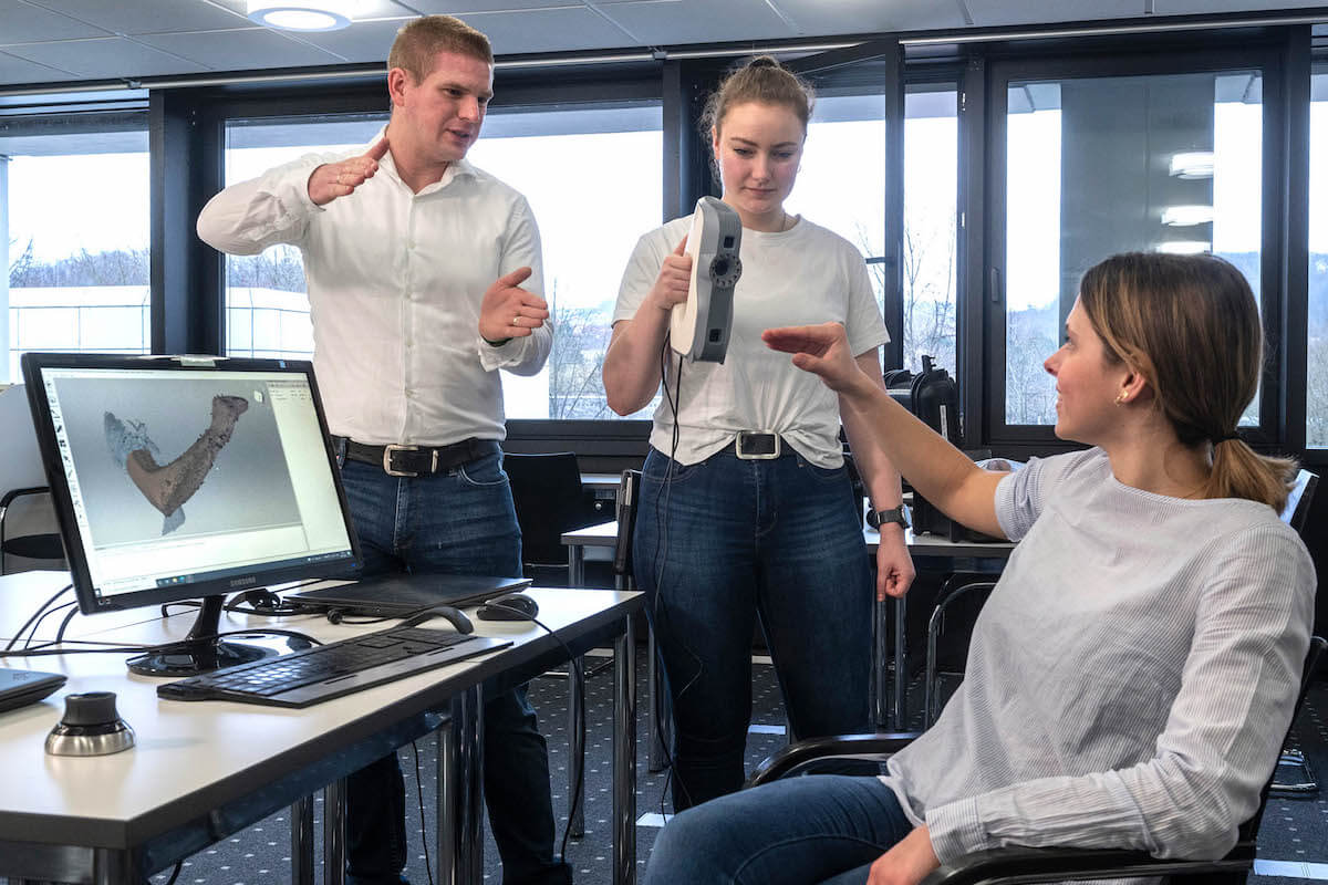 Angesichts der Herausforderung, sich von einem eher klassischen Handwerksberuf hin zu einer modernen Branche zu entwickeln, wird im Rahmen des Forschungsprojektes PROMOTE ein innovatives Lehrmodell für die Orthopädietechnik entwickelt. (Foto: PFH)