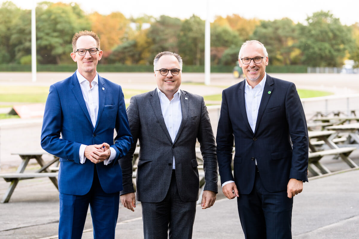Arbeiten künftig noch enger zusammen (v.l.): Ben Bake, Vorstandsvorsitzender der Sanitätshaus Aktuell AG, Sanitätshaus Aktuell AG-Vorstand Michael Haas und Thomas Piel, Geschäftsführer des Reha-Service-Rings RSR. (Foto: RSR/www.patrick-lux.de)