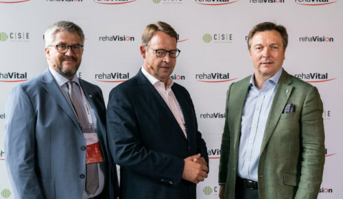 Rehavital-Geschäftsführer Jens Sellhorn (l.), Rehavital-Aufsichtsratsvorsitzender Detlef Möller (Stolle Sanitätshaus) und Hartmut Goldboom (r., Direktor Gesellschafterentwicklung Hagebau) (Foto: Rehavital)