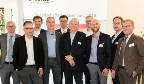 Der Aufsichtsrat der RehaVital (v.l.). Stefan Wurster, Alexander Pohl, Roland Schmid, Harald Fischer, Geschäftsführer Ralf Kaspar Kemmerling, Ralf Benedikt Letterman, Matthias Kranz, Charly Schwarz, Detlef Möller, Jörg Reisgies (Vorsitzender der Gesellschafterversammlung). Es fehlt Peter Kraft. (Foto: RehaVital)