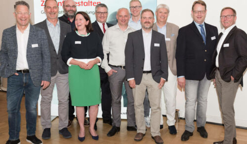 Der RehaVital-Aufsichtsrat mit seinen zwei neu gewählten Mitgliedern (v.l.): Alexander Pohl (Häussler Medizin- und Rehatechnik), Harald Fischer (Fuchs + Möller mbH), Stephan Thoma (Schaub), Heike Peter (R. Brandau & Sohn), Jens Sellhorn (Geschäftsführer rehaVital), Stefan Wurster (Sanitätshaus Wurster), Matthias Kranz (hinten, Medizintechnik Jürgen K. Kranz), Peter Kraft (Sanitätshaus Emil Kraft), Ralf Lettermann (Lettermann Sanitätshaus), Detlef Möller (Aufsichtsratsvorsitzender, Sanitätshaus Stolle), Jörg Reisgies (Vorsitzender der Gesellschafterversammlung, Brandes & Diesing, Foto: RehaVital)