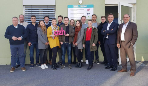 Das RehaVital Next Generation Network (NGN) mit den Gastgebern der azh in Viechtach (r.) sowie Bereichsleitern der RehaVital Gesundheitsservice GmbH (l.). (Foto: RehaVital)