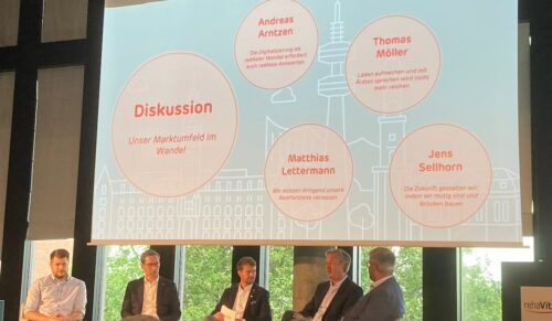 Unser Marktumfeld im Wandel: eine Gesprächsrunde (v.l.) mit den Fachhändlern Matthias Lettermann (Sanitätshaus Lettermann) und Thomas Möller (Sanitätshaus Stolle), Patrick Grunau (Rehavital), Andreas Arntzen (Wort & Bild Verlag) und Jens Sellhorn (Rehavital). (Foto: Redaktion)