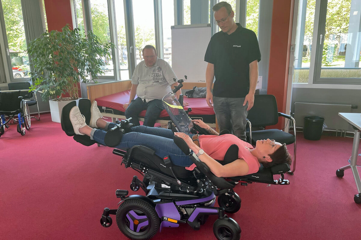 Zum Auftakt haben sechs Mitgliedsunternehmen mit 21 Mitarbeitenden aus den Bereichen Reha- und Orthopädietechnik, Homecare sowie Physiotherapie die Schlaganfallschulung absolviert. (Foto: Rehavital)