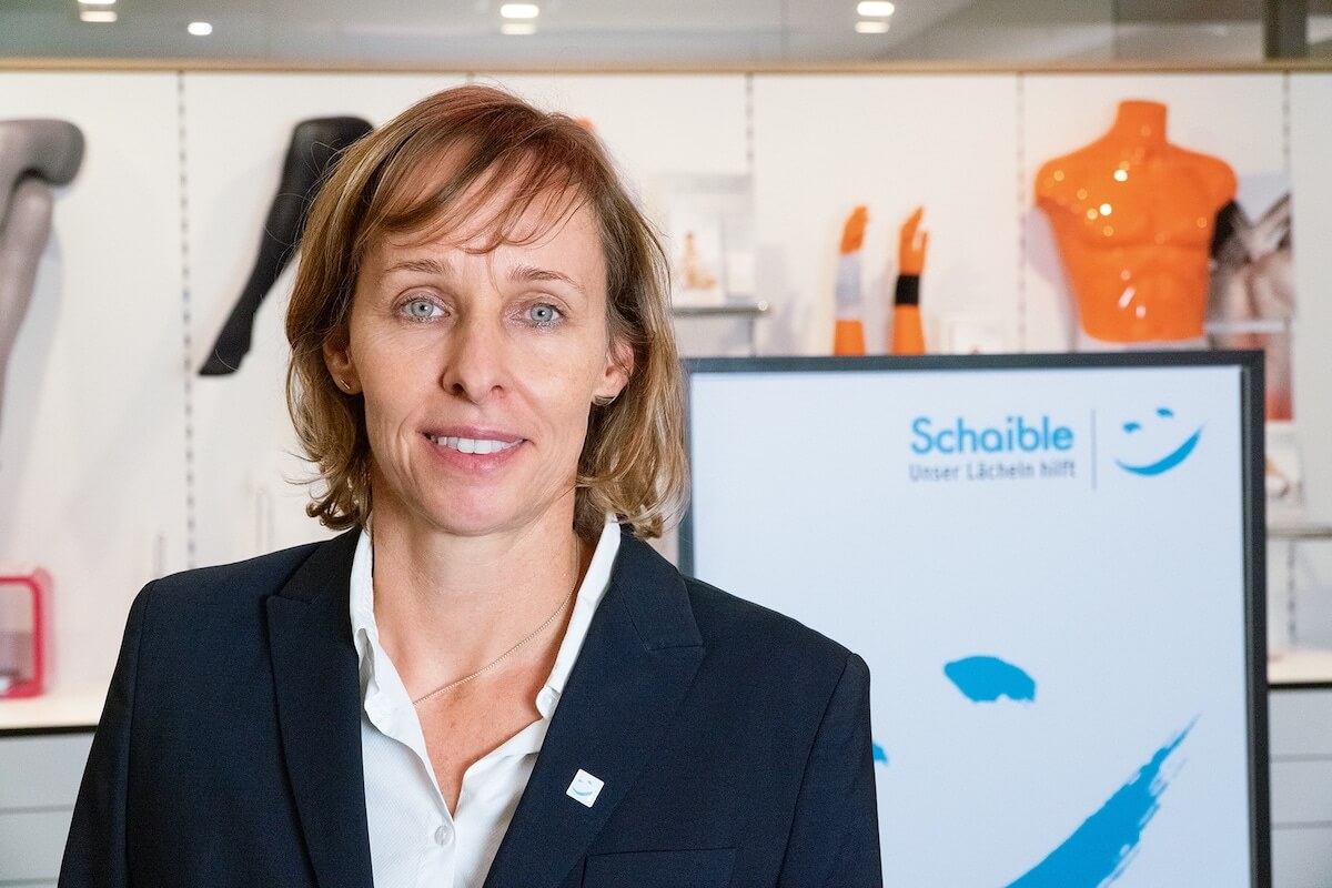 Sanitätshausinhaberin Dr. Sonja Schaible setzt sich in einer Kampagne für den sicheren Besuch im Sanitätshaus auch in Corona-Zeiten ein. (Foto: Sanitätshaus Aktuell AG)