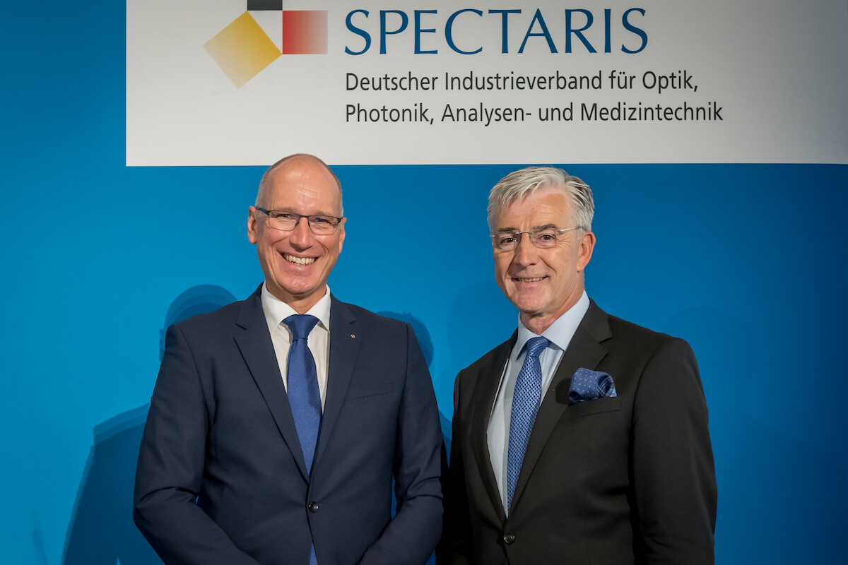 Der neue Spectaris-Vorsitzende Ulrich Krauss (l.) sowie sein Vorgänger Josef May (Foto: Sablotny)