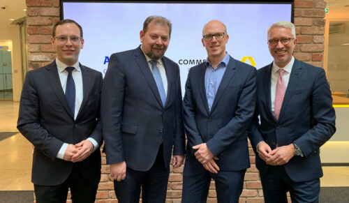 Finanzierungspartner (v.l.): Gerhard Samer (Commerzbank), Michael Ludwig (RGT Consultants) Marcus Keidl (Tracoe medical) und Jürgen Schmieding (Commerzbank). (Foto: Tracoe medical)