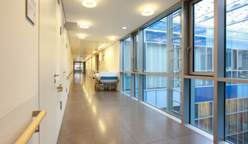 Krankenhausflur (Foto: Barmer)
