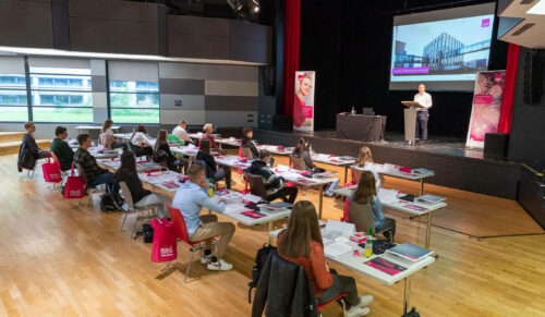 Ausbildungsstart bei Medi (Foto: Medi)