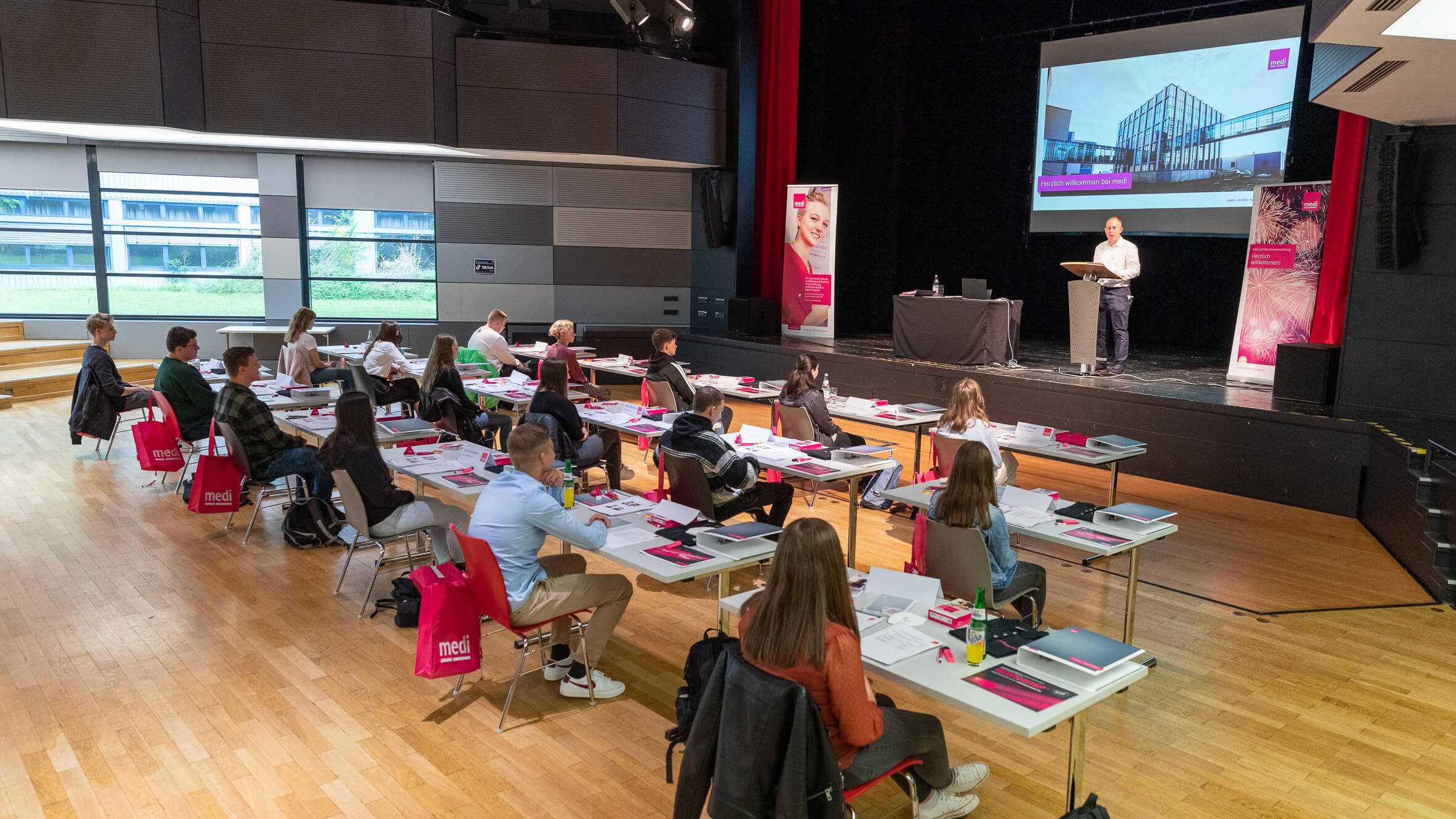 Ausbildungsstart bei Medi (Foto: Medi)