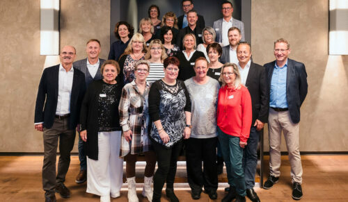 Die Geschäftsführer Stefan Weihermüller (l.), Gerhard Kolb und Dirk Treiber (re. und 2. von re.) sowie Leitung und Co-Leitung HR Kerstin Heim und Christian Ullmann dankten und gratulierten allen Jubilaren für ihren Einsatz. (Foto: www.medi.de)