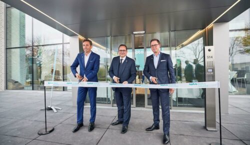 Andreas Fischer, Thomas Kufen (OB Essen) und Mark Steinbach (v.l.) bei der Eröffnung des Opta Data Campus. (Foto: Opta Data)