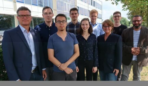 Das Team des Opta Data Instituts (v.l.): Sebastian Schlüter, Marvin Püthe, David Gburek, Aleksander Grochowicz, Katharina Pohl, Marc Kohlhaw, Petra Leipold, Hans Müller, Armin Keivandarian (Foto: Opta Data Institut)