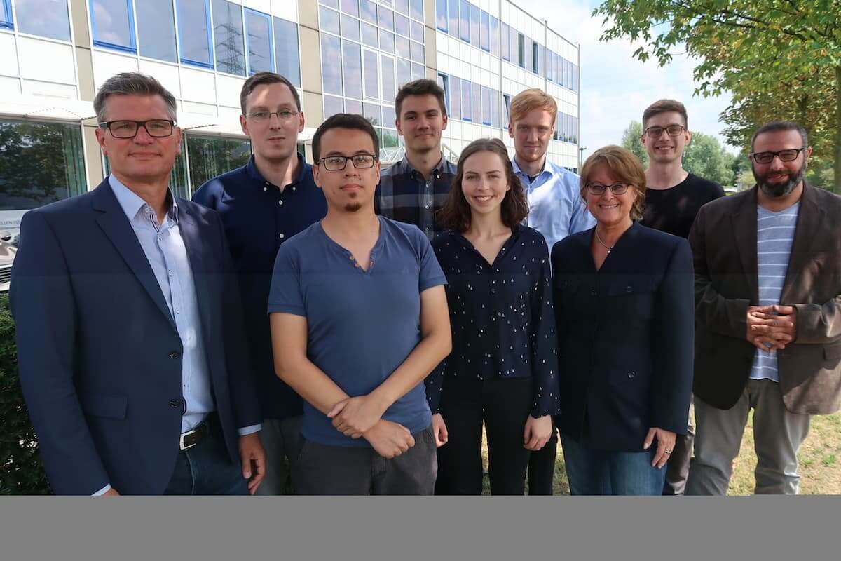 Das Team des Opta Data Instituts (v.l.): Sebastian Schlüter, Marvin Püthe, David Gburek, Aleksander Grochowicz, Katharina Pohl, Marc Kohlhaw, Petra Leipold, Hans Müller, Armin Keivandarian (Foto: Opta Data Institut)
