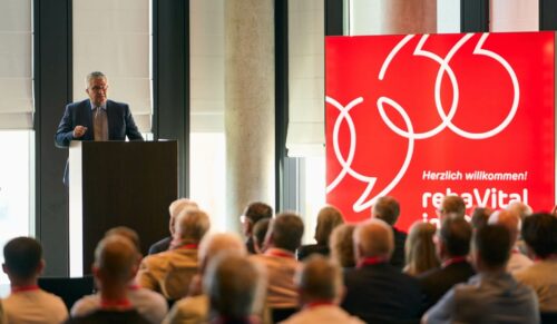 Rehavital-Geschäftsführer Jens Sellhorn auf der Generalversammlung 2023. (Foto: Rehavital)
